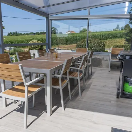 Jouandeou בית נופש